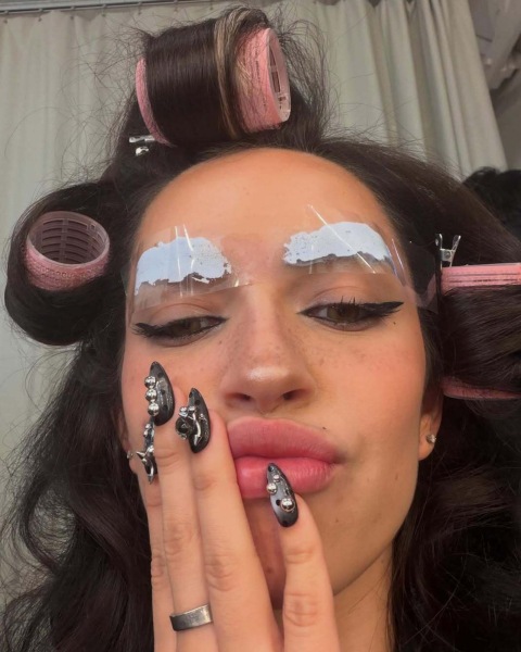 Daniela Katseye bleached eyebrows